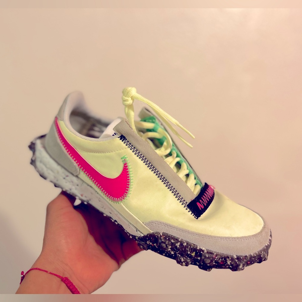 Nike women’s waffle racer crater